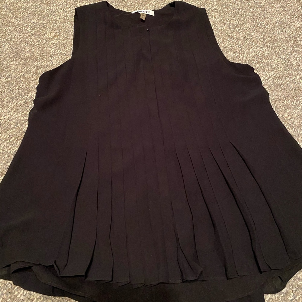 DKNYC Pleated style blouse SZ S